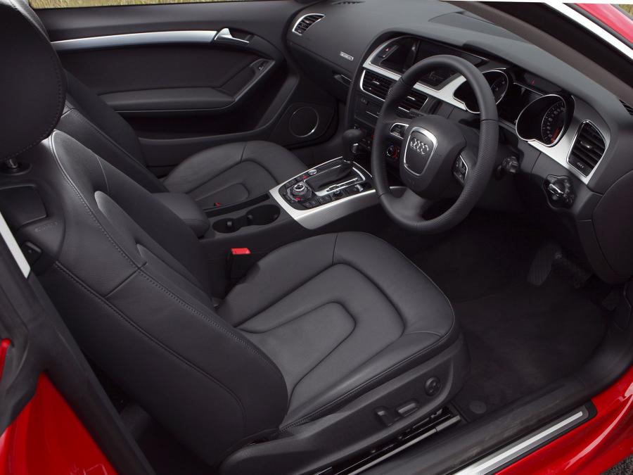 Интерьер Audi A5 Coupe 2.0T Quattro 2008 года  (AU) (фото 12 из 22)